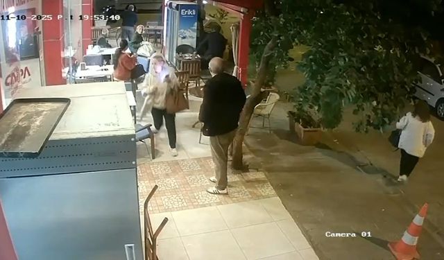 Elinde bıçakla pastanede müşterilere saldırdı