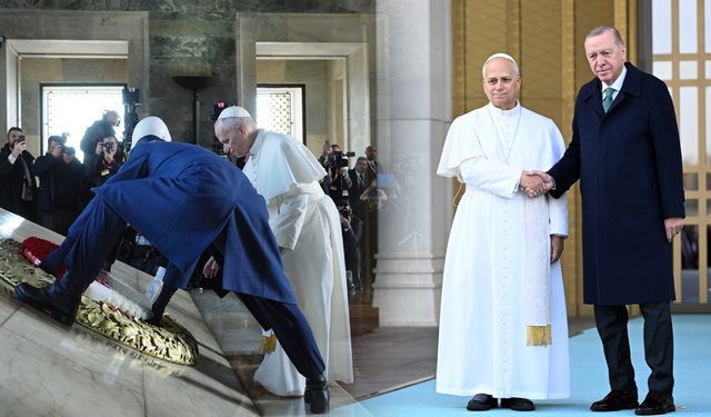Papa 14. Leo'nun ilk durağı Anıtkabir oldu! Cumhurbaşkanı Erdoğan, resmi törenle karşıladı