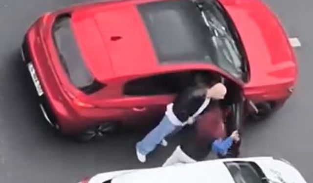 Beylikdüzü'nde kadınların yol verme kavgası kamerada