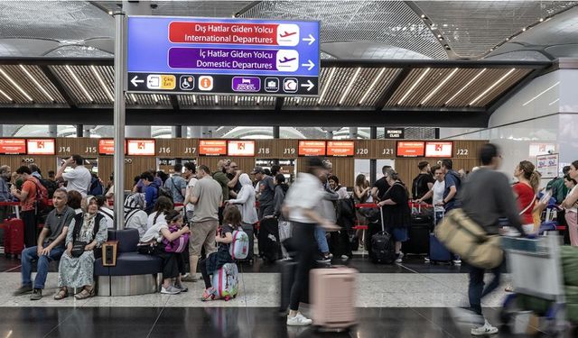 Türkiye'deki havalimanları 2025'te kaç yolcuya hizmet verdi?