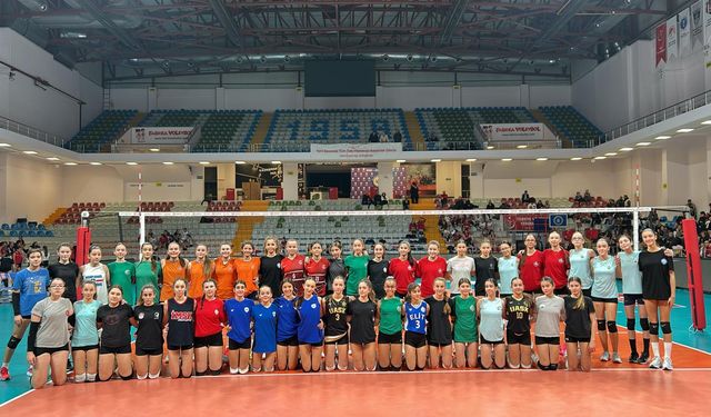 Altyapı kız Milli takımı sporcu taramaları Bursa'da yapıldı