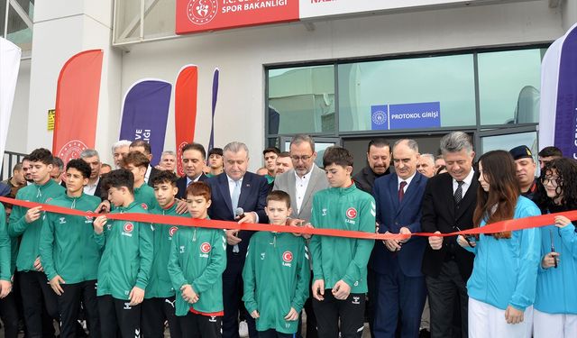 Gençlik ve Spor Bakanı Bak, Manisa'da stat açılışı yaptı