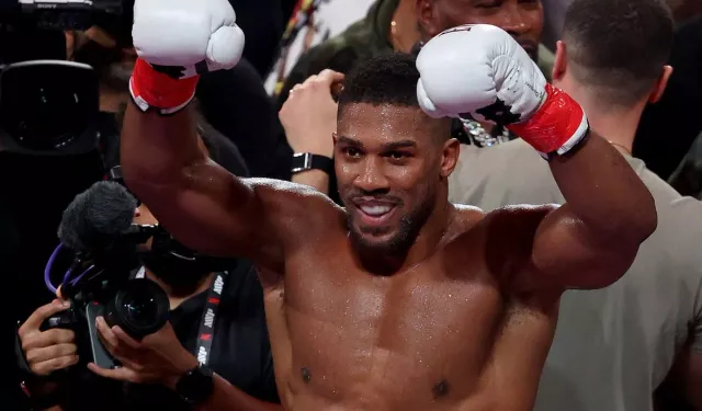 Eski dünya ağır sıklet boks şampiyonu kazada yaralandı