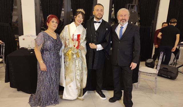 Denizli'de Japon geleneği: Gelin ve damat konukları kimanoyla karşıladı