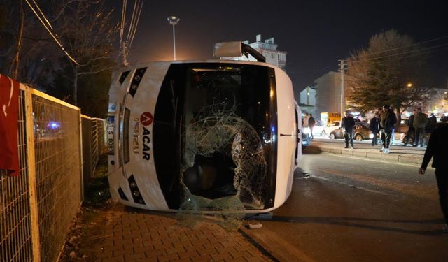 Niğde’de işçi servisi kaza yaptı: 11 kişi yaralandı