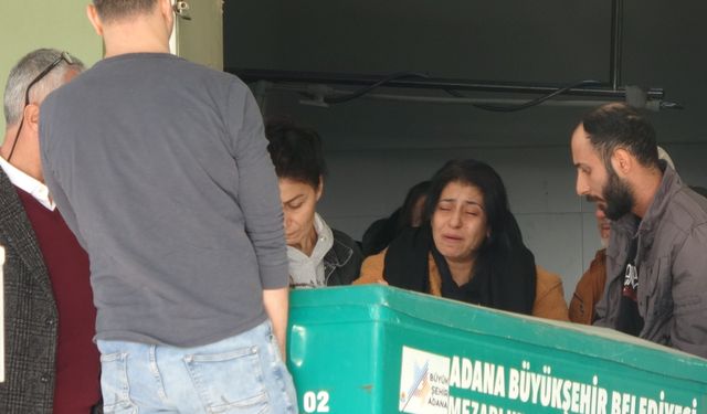 Adana'da baba dehşeti: İki kardeş gözyaşları eşliğinde toprağa verildi