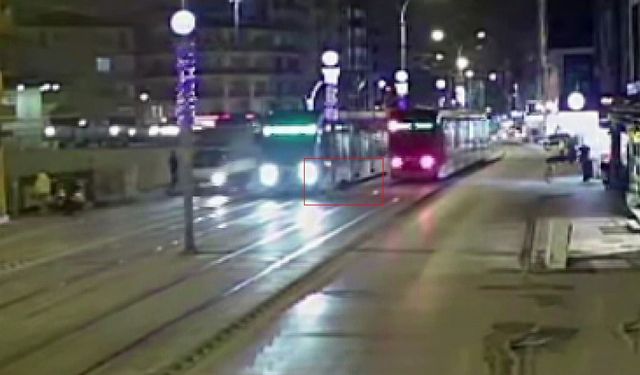 Yaşlı kadın tramvayın altında kaldı