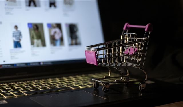 İnternet alışverişinde selfie ile kıyafet deneme dönemi başlıyor