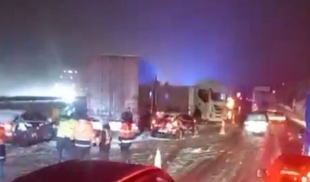 Bolu Dağı Tüneli çıkışında 6 araçlı zincirleme kaza