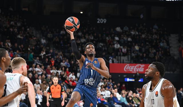 Anadolu Efes, kendi sahasında Dubai Basket'e mağlup oldu
