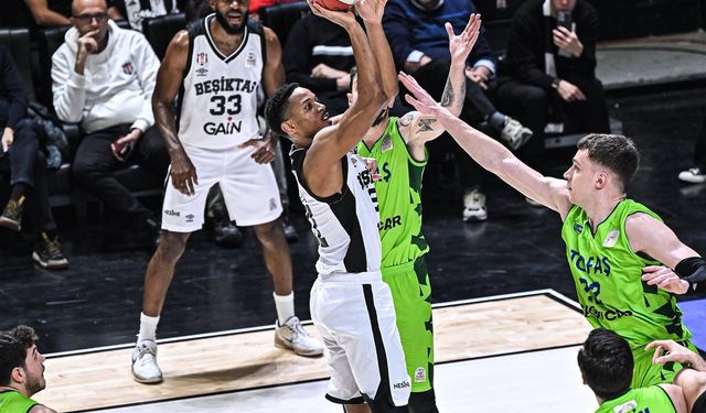 Jonah Mathews'tan kritik üçlük, Kartal'dan 12'de 12