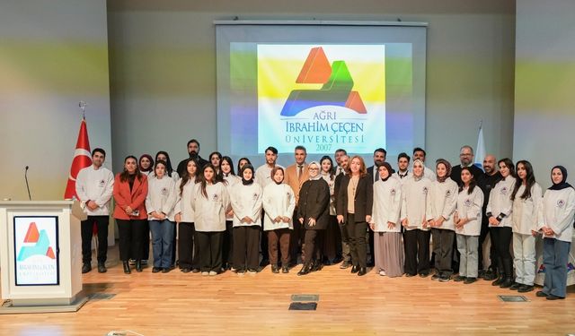 Genç şef adayları beyaz önlüklerini giydi