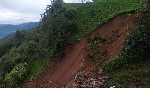 Rize’de sağanak felaketi: Toprak kütlesi yerle bir oldu