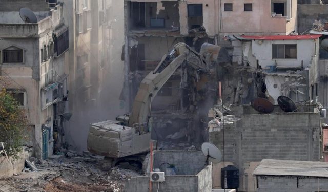 İsrail, Batı Şeria’da Filistinlilerin evlerini yaktı