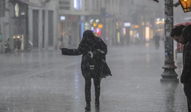 İstanbul Valiliği bir kez daha uyardı: Yoğun yağış var
