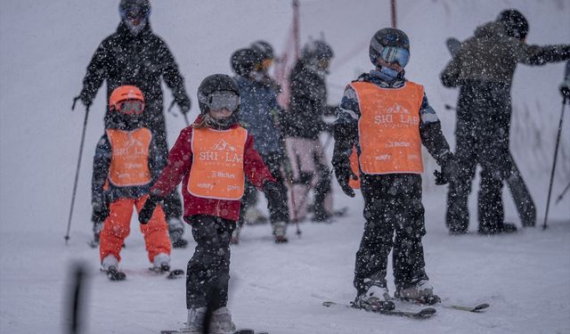 Palandöken kayak merkezi beyaza büründü