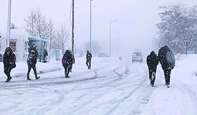 37 il için sarı ve turuncu kar alarmı: Yılbaşında hava nasıl olacak?
