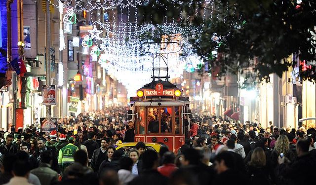 2 Ocak Cuma günü resmi tatil mi? Okullar ve iş yerleri açık mı? Yılbaşı tatiline 2 Ocak dahil mi?