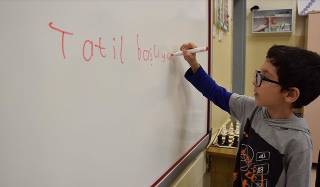 Okullar ne zaman açılacak? MEB 2025-2026 İkinci dönem başlangıç tarihi ve 15 tatil bitiş günü