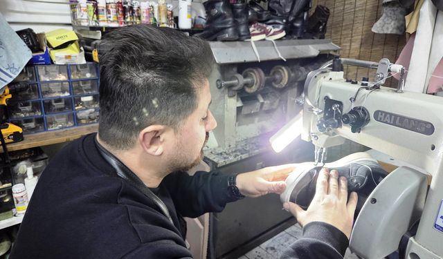 Kara kış ayakkabı tamircilerini ısıttı