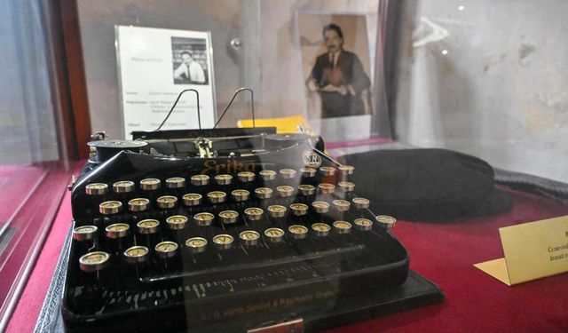 Bülent Ecevit'in 70 yıllık daktilosu, Ulucanlar Cezaevi Müzesi'nde