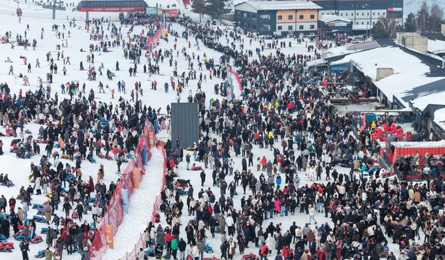 Yarı yıl tatili Erciyes'e yaradı! 320 bin kişi akın atti