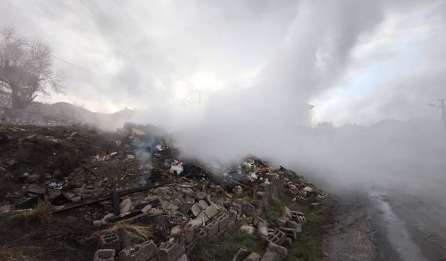 Burdur'da korkutan yangın! Mahsur kalan vatandaşı itfaiye kurtardı