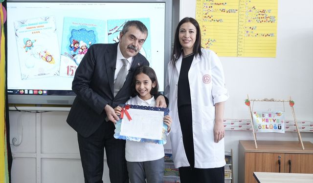 Bakan Tekin'den karnelerden 'Atatürk kaldırıldı' iddiaları ile ilgili açıklama: En az onlar kadar seviyoruz