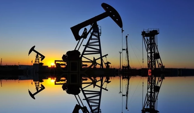 Petrol piyasasında Hürmüz çıkmazı ve fiyat şoku: 80 dolara dayandı, analistlerin beklentileri neler?