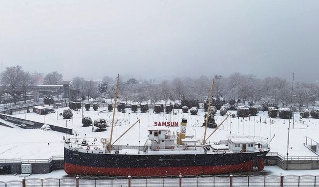 Cumhuriyet'in simgesi Bandırma Vapuru, Tütün İskelesi'ne taşınıyor