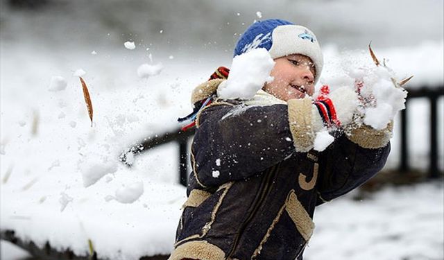 Valilikler peş peşe açıkladı: 14 Ocak Çarşamba okullar tatil mi?