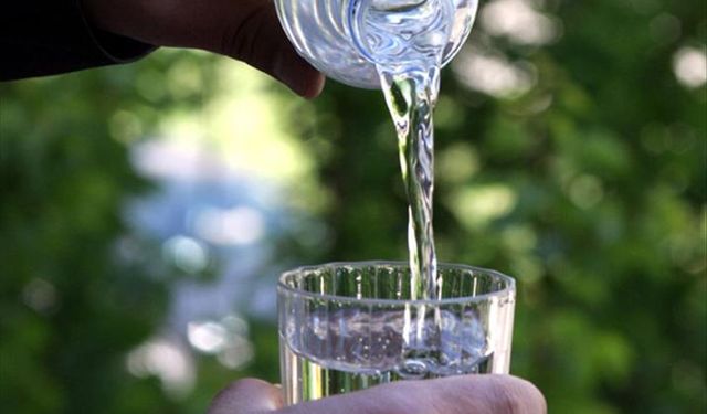 Sağlıklı yaşamanın sırrı su içmek: İşte yaşınıza göre içmeniz gereken su miktarı