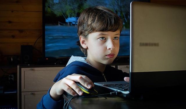 Yeşilay'dan anne babalara kritik çağrı: "Çocuğunuzla 'anlamlı' vakit geçirin, ekranı sınırlayın"