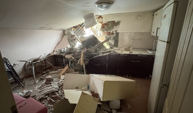 Kocaeli'de istinat duvarı yıkıldı: 2 bina tedbiren boşaltıldı