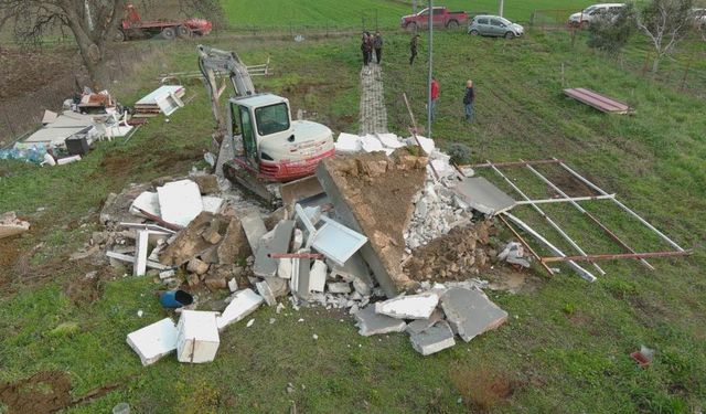 Çanakkale’de 10 kaçak yapı yıkıldı