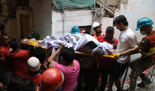 Pakistan’da üç katlı binada tüp patladı: 16 ölü, 14 yaralı