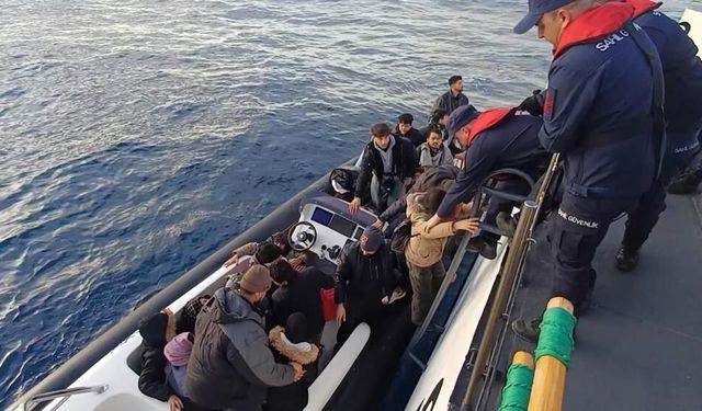 25 düzensiz göçmen ve 2 göçmen kaçakçılığı şüphelisi yakalandı