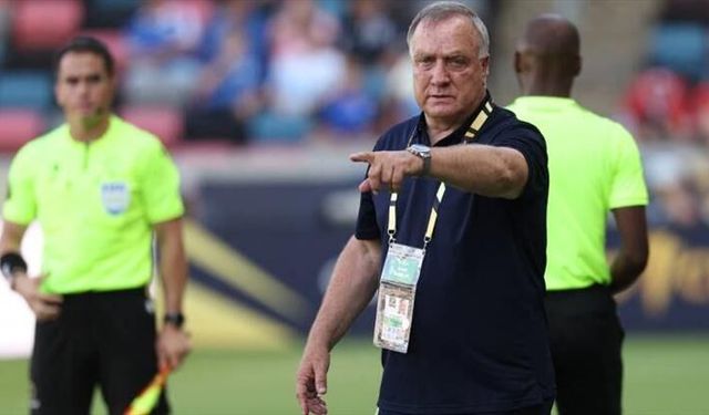 Dick Advocaat, Dünya Kupası’na götürdüğü Curaçao’dan istifa etti!