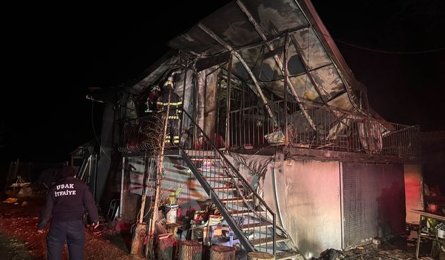 Alev kapanına dönen evde karı koca yanarak can verdi