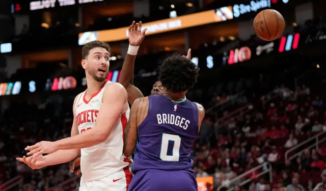 Alperen sezonun en düşüğünde, Hornets deplasmanda galip