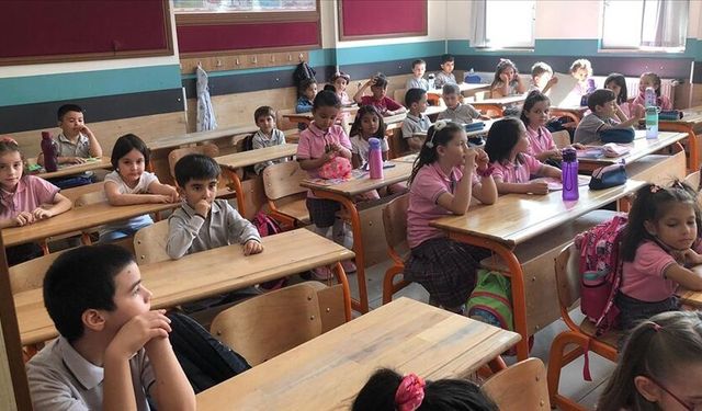 Okullarda ders zili yeniden çaldı: Öğrenciler ikinci döneme başladı