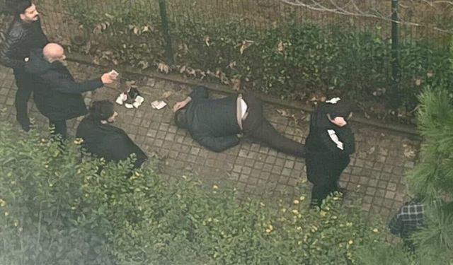 Sokakta gördüğü husumetlisini silahla vurarak öldürdü