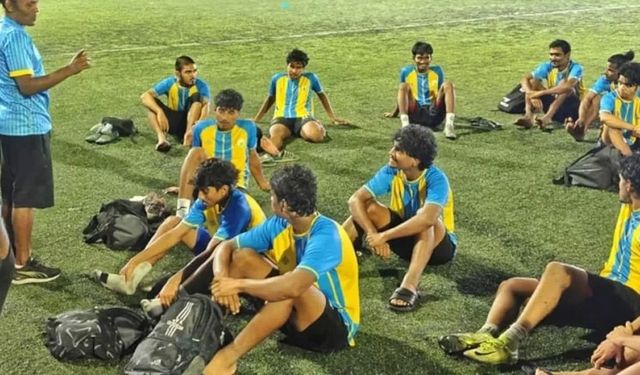 Rakipleri sahaya çıkmayınca ligden oldular