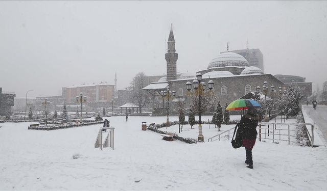 Erzurum’da kar krizi: Büyükşehir karla mücadelede sınıfta  kaldı