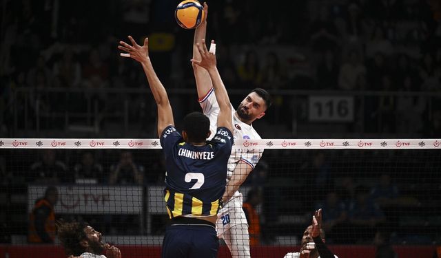 Halkbank, evinde Fenerbahçe Medicana’yı set vermeden geçti