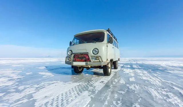 Rusya'da facia: Baykal Gölü'nde buzlar kırılınca 8 turist hayatını kaybetti