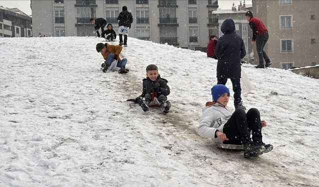 Erzurum’da okullara bir gün kar tatili