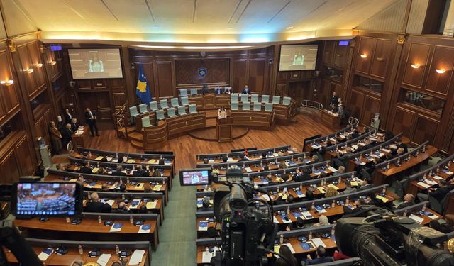 Kosova'da bir ilk! Türk başbakan yardımcısı göreve başladı