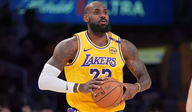 Los Angeles Lakers Dallas'ı yendi: LeBron James NBA'nin tarihine geçti!