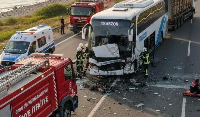 Ordu Ünye’de otobüs ile tır çarpıştı: 4 kişi yaralandı